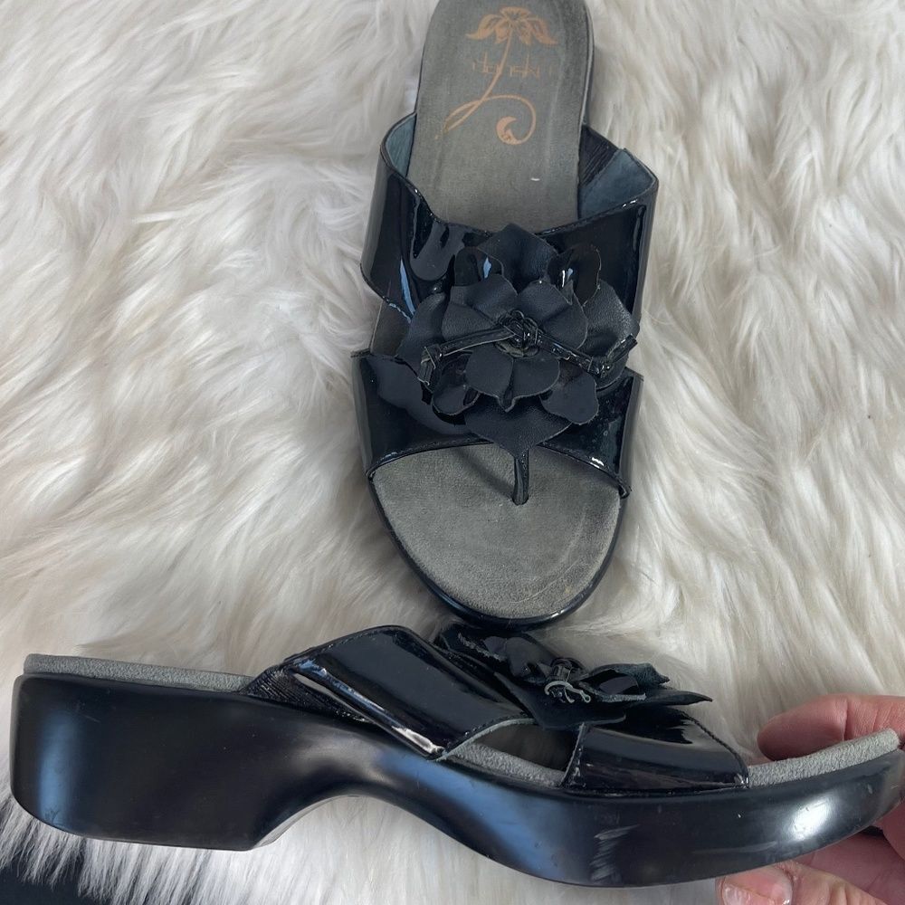 Dansko Black Patent Leather Flower Trim Slides Mules Sz‎ 38/7.5-8